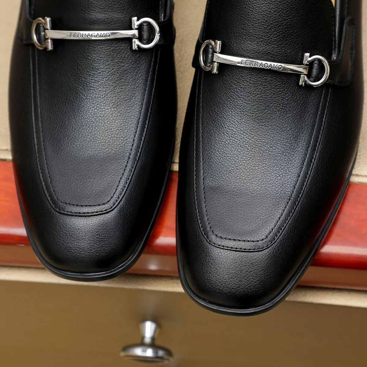 Men's Men's Shoes 260 Ferragamo [Ferragamo] top imported suit men's shoes 💯Original copy of the official website, product materials: selected imported embossed calfskin + luxury hardware buckle accessories ~ imported water-dyed cow 🐂 leather lining. Strong three-dimensional visual effect, original combination outsole, multiple colors available😘 Size: 38-45